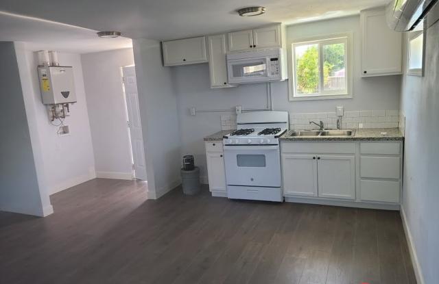 Charming 2-Bedroom Residence in the Heart of North Bakersfield Gallery 3