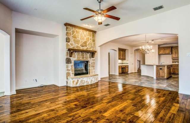 935 Crestmoor Drive Gallery 3