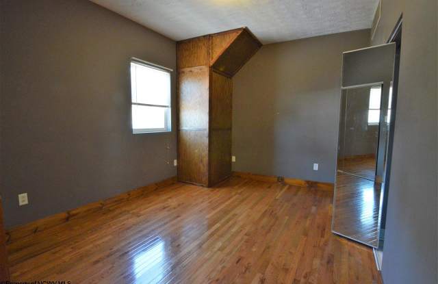 444 Brockway #204 Avenue Gallery 3