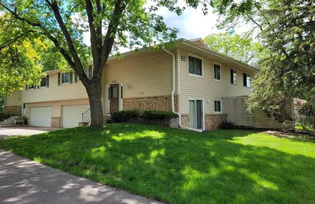 Elegant Townhome Living in a Prime Eagan Location!! photos photos
