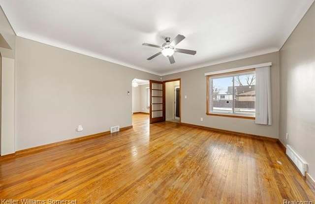 23250 FIRWOOD Avenue Gallery 4