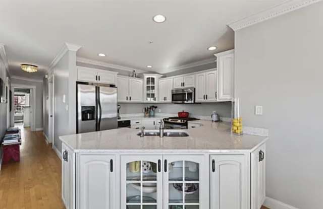 16 Guilford Court Gallery 2