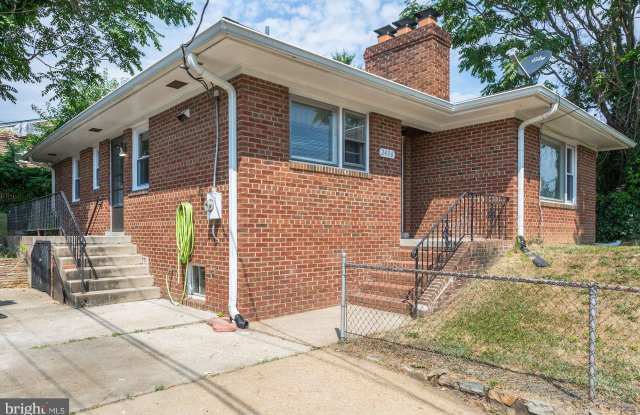 2436 MONROE STREET S Gallery 2