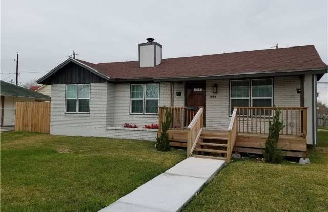1054 Woodlawn Drive photos photos