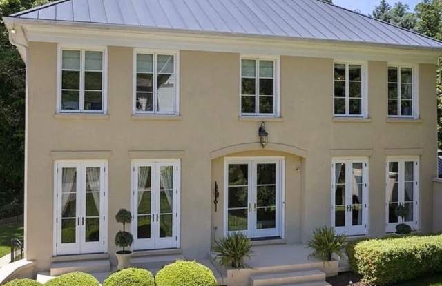 Beautiful Home With Heated Pool in Prime Raleigh Location! Gallery 1
