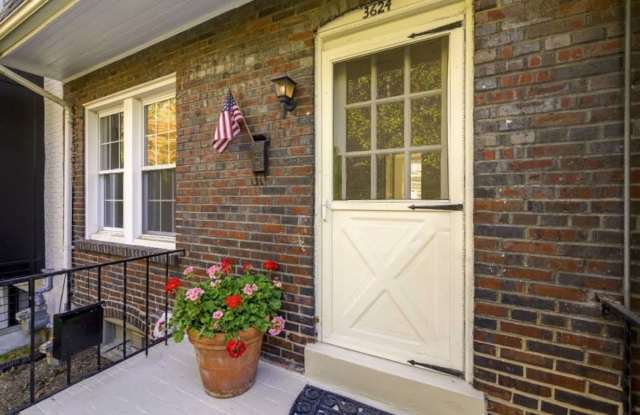 Refreshed 3BR 2.5 BA Rowhouse Near Georgetown University & Hospital Available Now Gallery 3