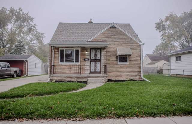 Beautiful three bedroom home with centrail air and loft Gallery 1