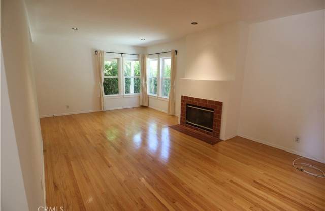 5441 Burnet Avenue Gallery 2