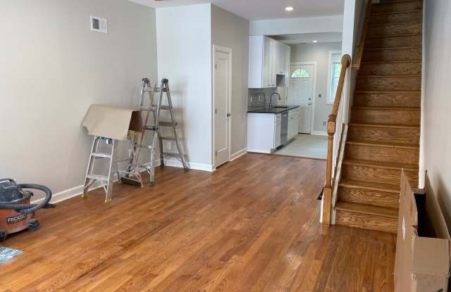Modern Passyunk Square 3 Bedroom, 1.5 Bath Home! W/D! Yard! Central Air! Come check this out! H/W FLS! Gallery 4