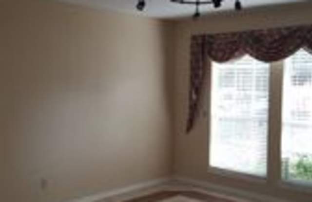 9850 Meadow Bend Ln Gallery 2