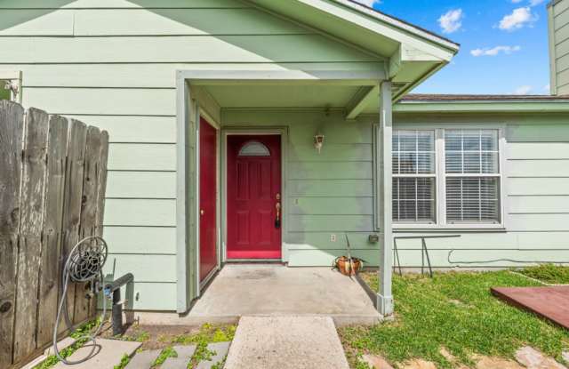 Townhouse for Rent – 2 Bed / 1 Bath photos photos