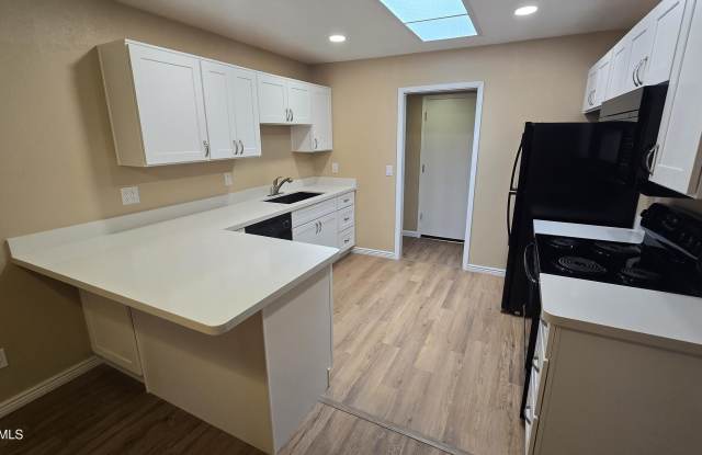 5128 W SURREY Avenue Gallery 2