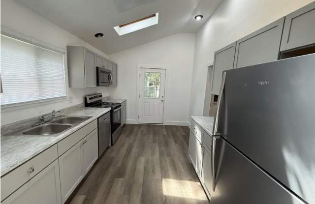 Three Bedroom Renovated Home Gallery 4