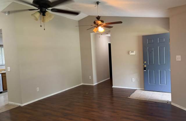 3 Bedroom 2 Bath Home Available Now! Gallery 3