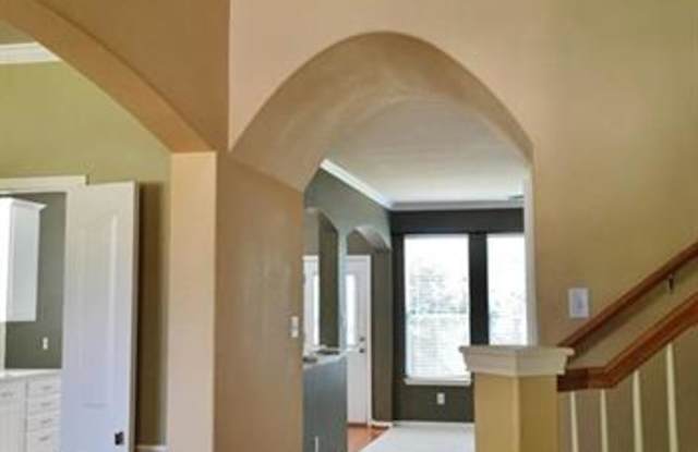 3301 Woodberry Lane Gallery 2