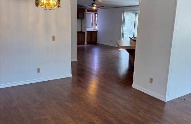 450 Country Oaks Gallery 2