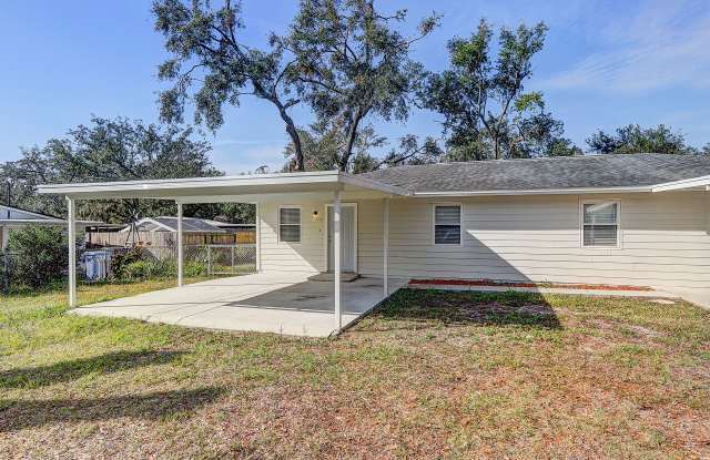 2 Bed/ 1 Bath Seffner Duplex For Lease - 3916 Broad Street, Mango, FL 33584