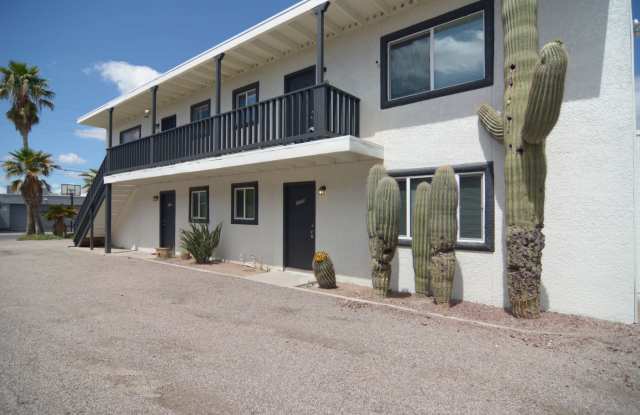 Recently Remodeled 2 Bedroom 1 Bath Fourplex! Great Central Location! photos photos Recently Remodeled 2 Bedroom 1 Bath Fourplex! Great Central Location! photos photos