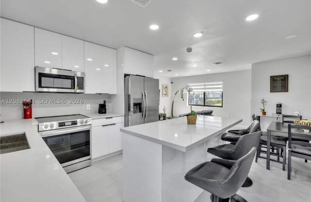6021 SW 19th St photos photos