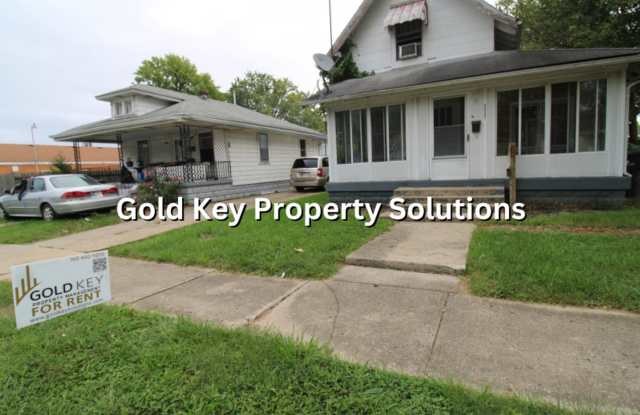 3 BR 1 BA House with Fenced Yard and Garage SECTION 8 APPROVED Gallery 3