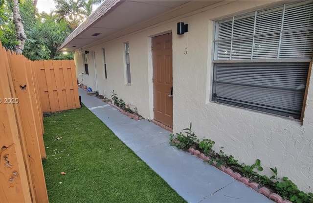 4621 SW 33rd Ave photos photos