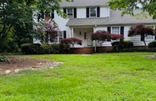 4 Bedroom with fenced in yard! photos photos