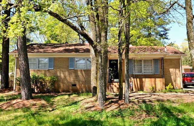 6833 Idlewild Rd - 6833 Idlewild Road, Charlotte, NC 28212