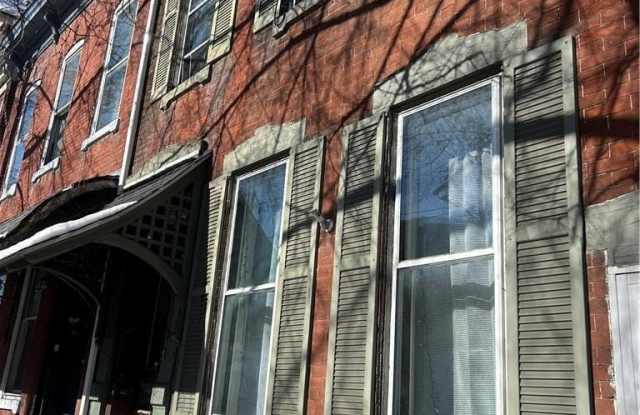 1137 Linden Street Gallery 1