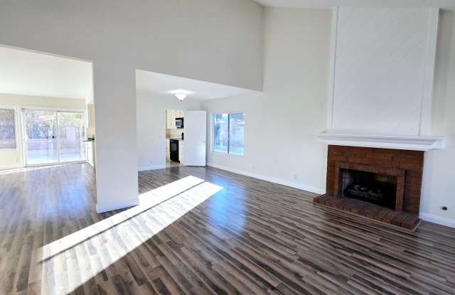 Your Home Awaits! 4 Bedroom Home in the Hills of Fullerton! Gallery 2
