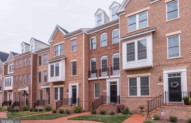 283 TRAIN WHISTLE TERRACE SE - 283 Train Whistle Terrace Southeast, Leesburg, VA 20175