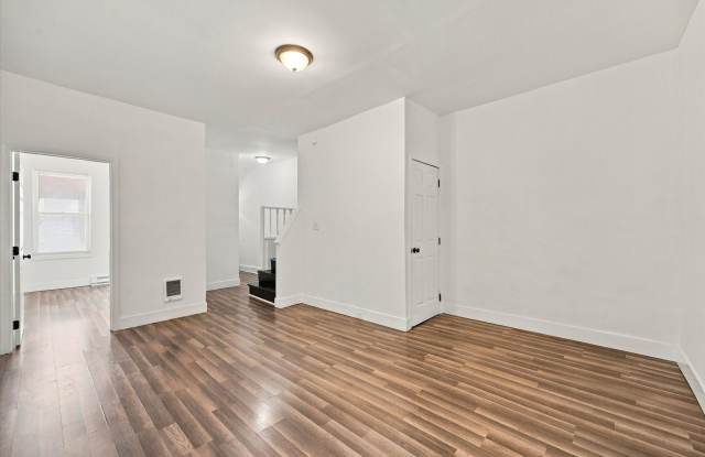 Spacious Three Bedroom, One Bathroom House in Kensington Gallery 3