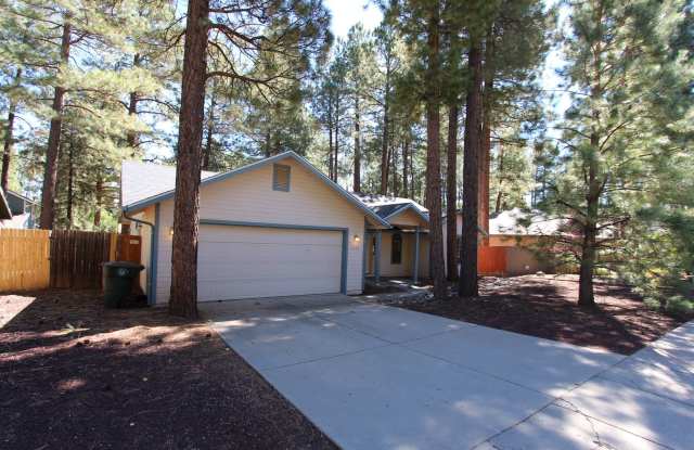 * LEASE PENDING Modern 3-Bedroom Home with Garage  Private Backyard | University Highlands short-term until May 2026 - 3643 South Cheryl Drive, Flagstaff, AZ 86005