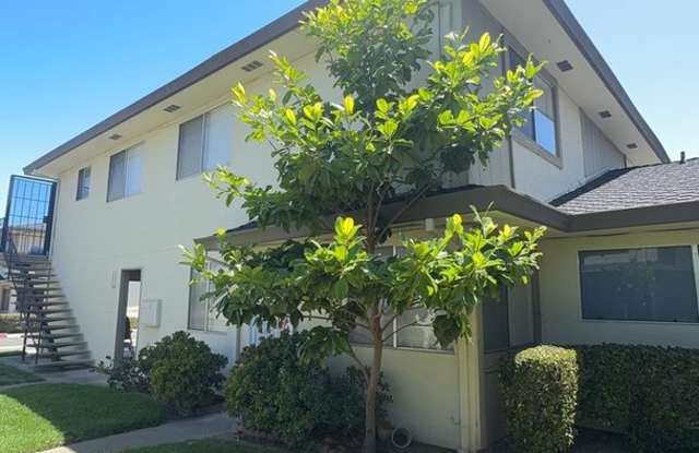 Walking distance to Union City Bart Station, Marina Food and Logan High photos photos