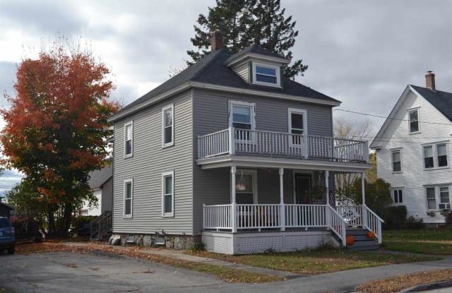 11 Oak Street - 11 Oak Street, Derry, NH 03038