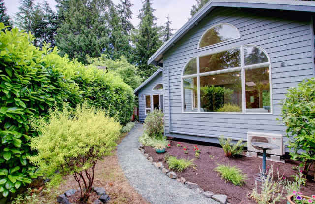 Lovely Clinton Home with Great Light and Pet Friendly! photos photos Lovely Clinton Home with Great Light and Pet Friendly! photos photos