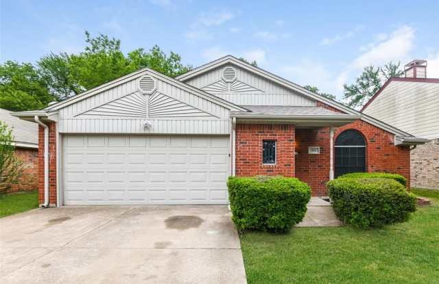 914 Blue Jay Drive - 914 Blue Jay Drive, Mansfield, TX 76063