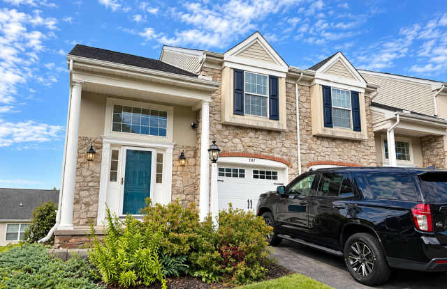 $1,900 townhome for rent Swatara township 3 bed 2.5 baths Gallery 1