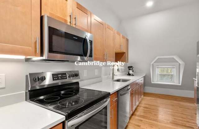 169 Hunnewell Ave. Gallery 3