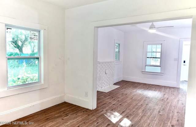 725 West 16th Street Gallery 3