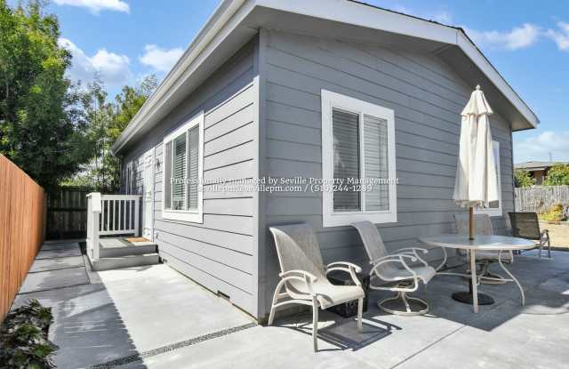 FULLY FURNISHED (ONLY) 2 BR/1 BA detached unit for Short (30 days) or Long Term (up to 9 months) - 6431 Salem Street, Oakland, CA 94608