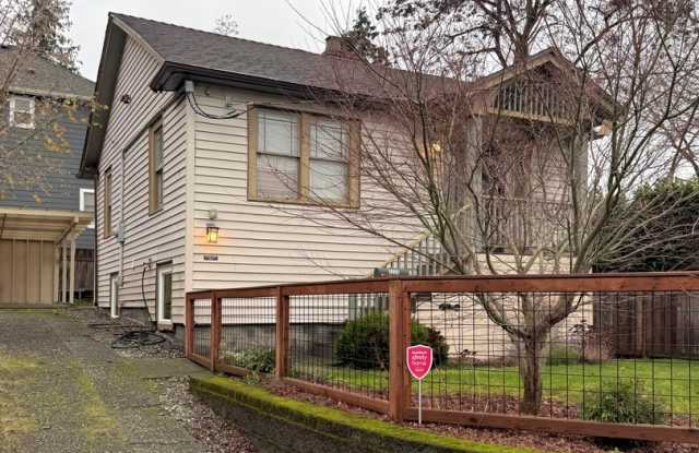 Charming 4-Bedroom Home in the Heart of Maple Leaf photos photos