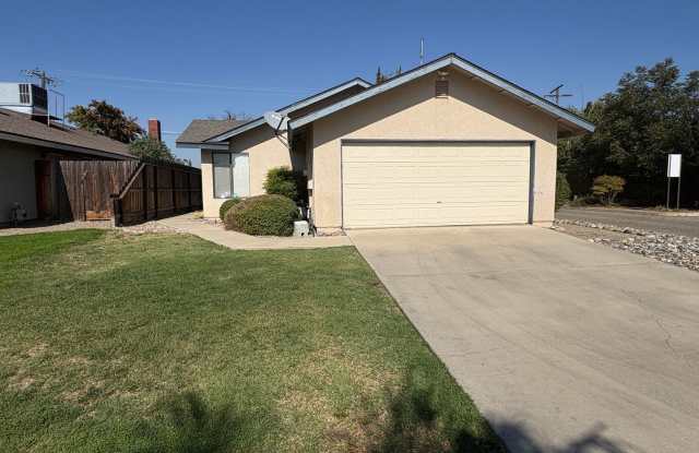 Nice Home on a Corner Lot Available Now! Gallery 1