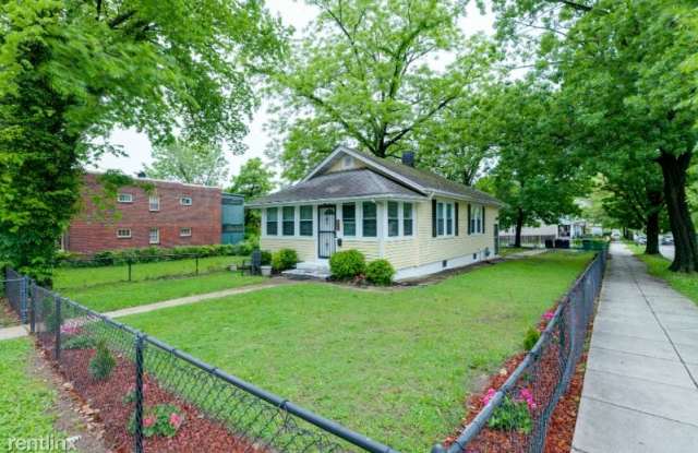 2722 26th Street, NE Gallery 3