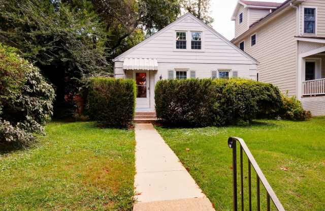 $1000 MOVING ALLOWANCE! Bethesda Near DC Line/Where Style  Charm Meet Convenience in under 1000 SF! - 4851 Crescent Street, Bethesda, MD 20816