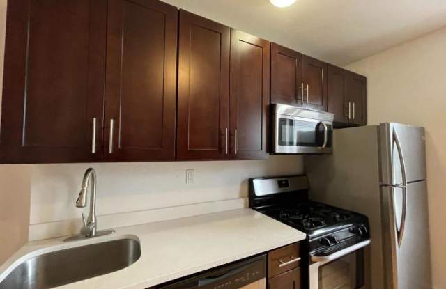 21-81 38TH ST. Gallery 3