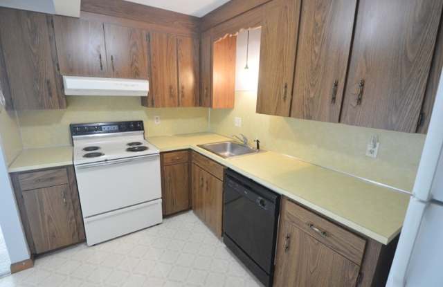 Holden Condo: 1 Bed 1 Bath - 15 Mayo Drive, Worcester County, MA 01520 Holden Condo: 1 Bed 1 Bath - 15 Mayo Drive, Worcester County, MA 01520