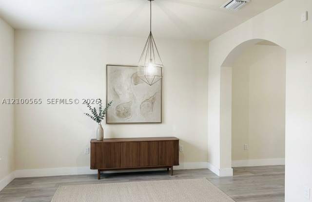 17058 SW 95th Ter Gallery 3
