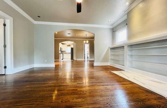 Beautiful 3BD 2BA Home Close to the Plaza District!! Gallery 3