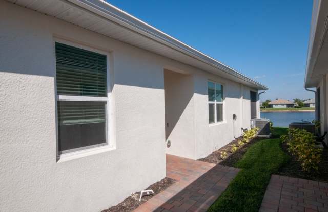 Available from Dec 1st - 2BR/2BA + Den turnkey furnished Villa in Enbrook! Gallery 4