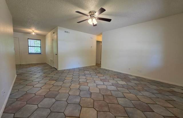 3 bedroom home in Tecumseh! photos photos